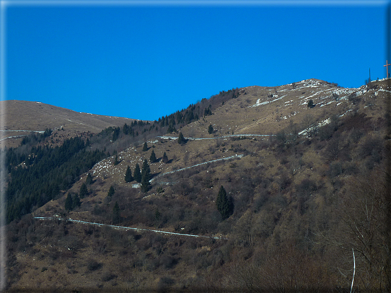 foto Salita dal Monte Tomba a Cima Grappa